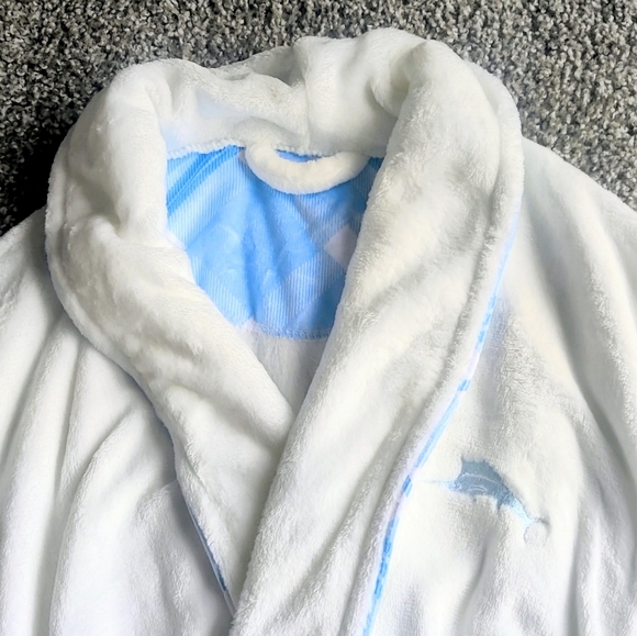 Tommy Bahama Other - Tommy Bahama White and Blue Plush Robe